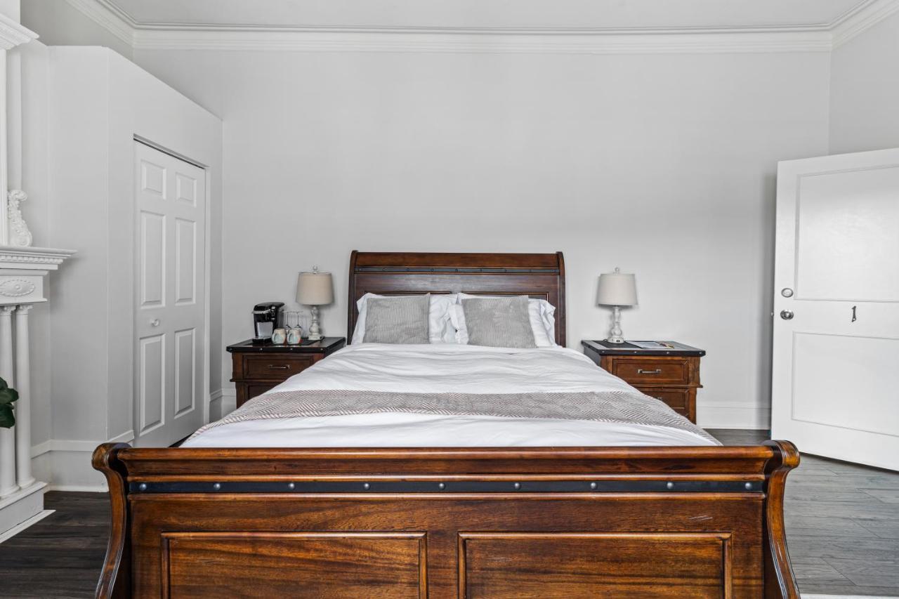 Mckay Manor On Duckworth Hotel St. John's Bagian luar foto