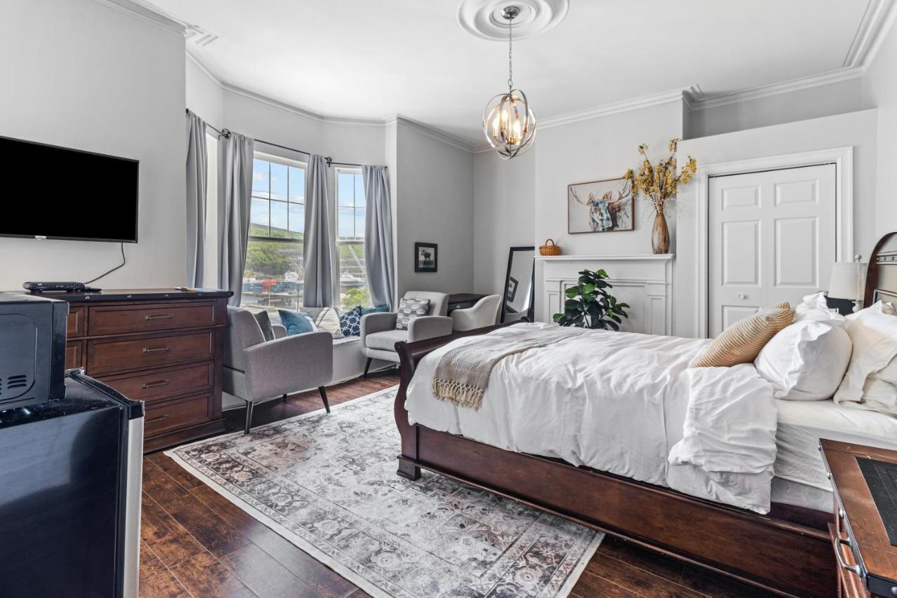 Mckay Manor On Duckworth Hotel St. John's Bagian luar foto